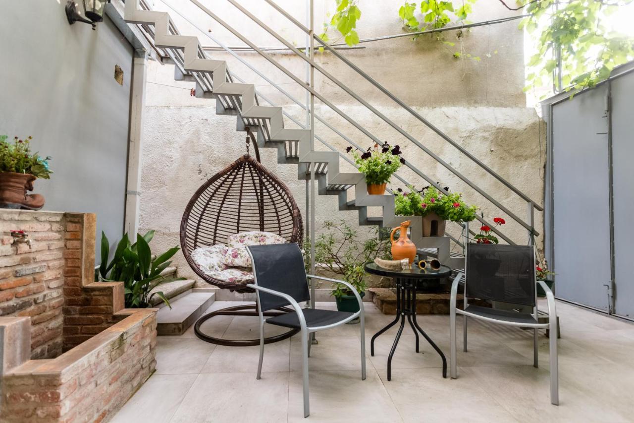 Rustaveli Two Bedroom Apartment With 5 Star Location Tbilisi Esterno foto