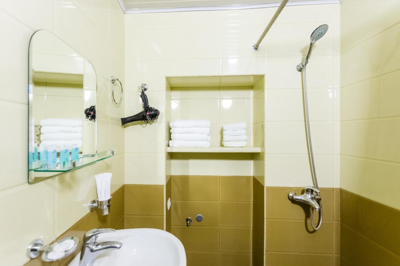Rustaveli Two Bedroom Apartment With 5 Star Location Tbilisi Esterno foto