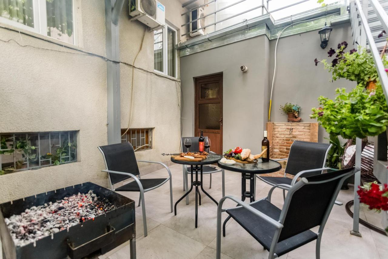 Rustaveli Two Bedroom Apartment With 5 Star Location Tbilisi Esterno foto