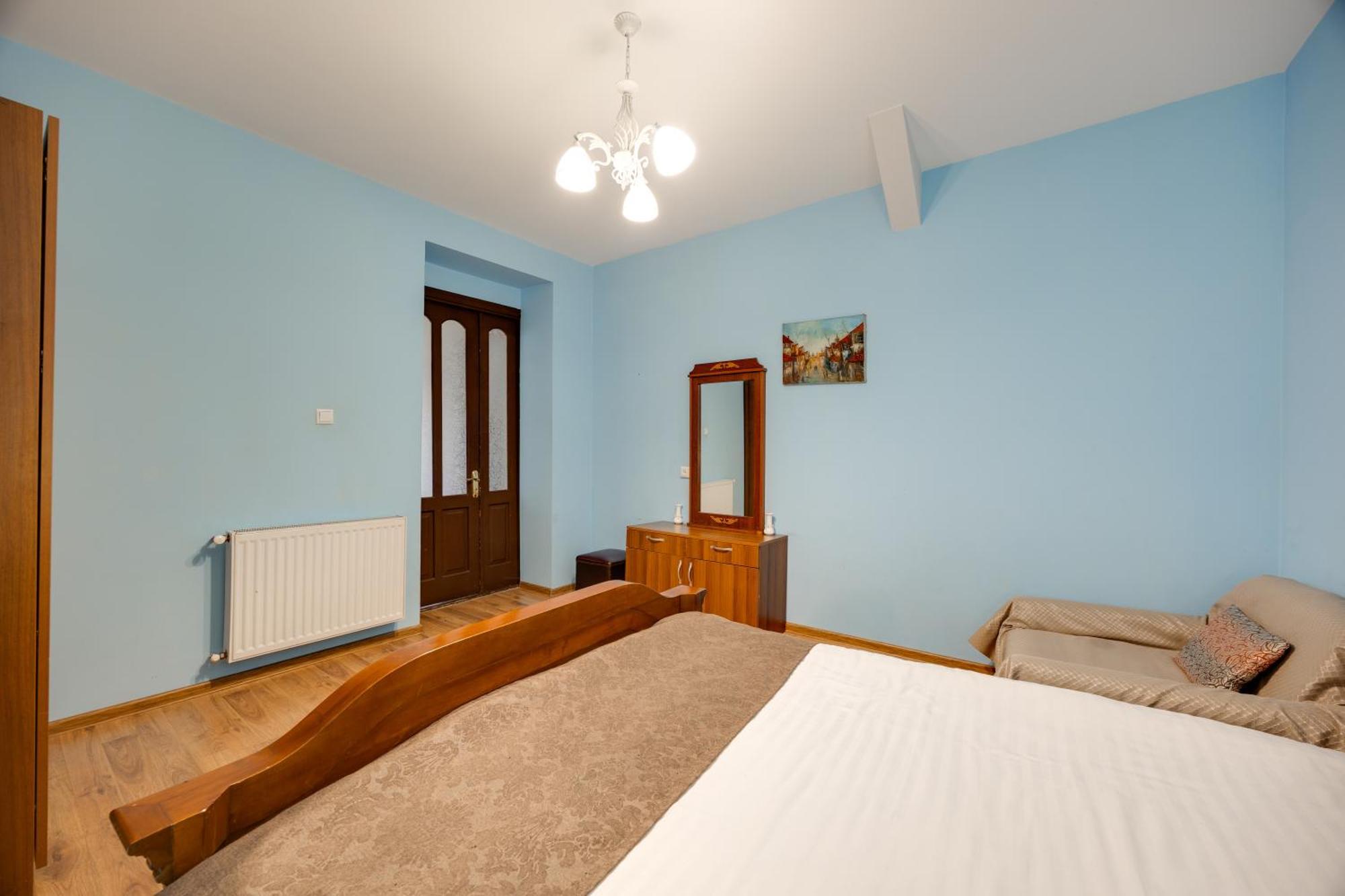 Rustaveli Two Bedroom Apartment With 5 Star Location Tbilisi Esterno foto