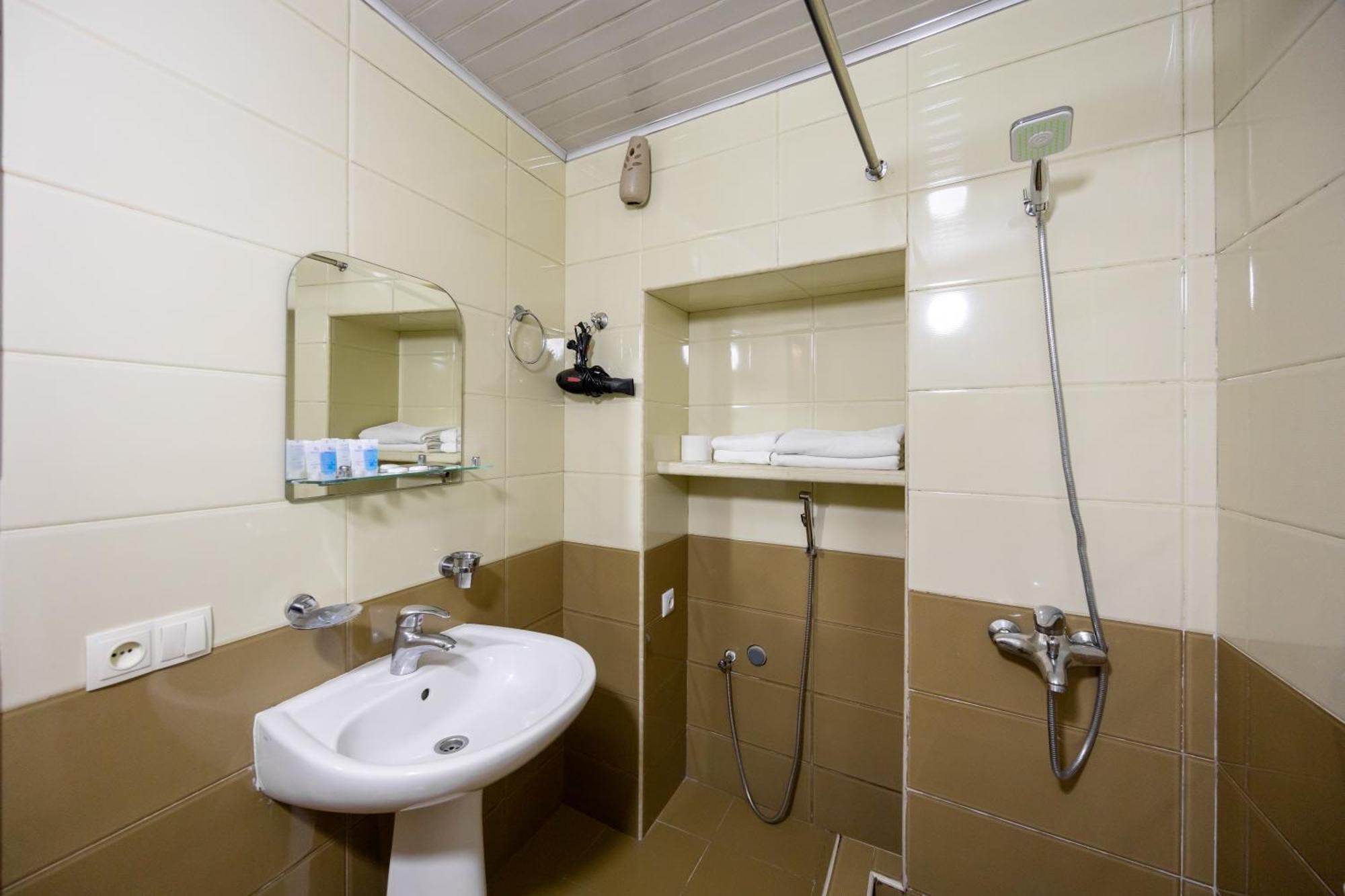 Rustaveli Two Bedroom Apartment With 5 Star Location Tbilisi Esterno foto