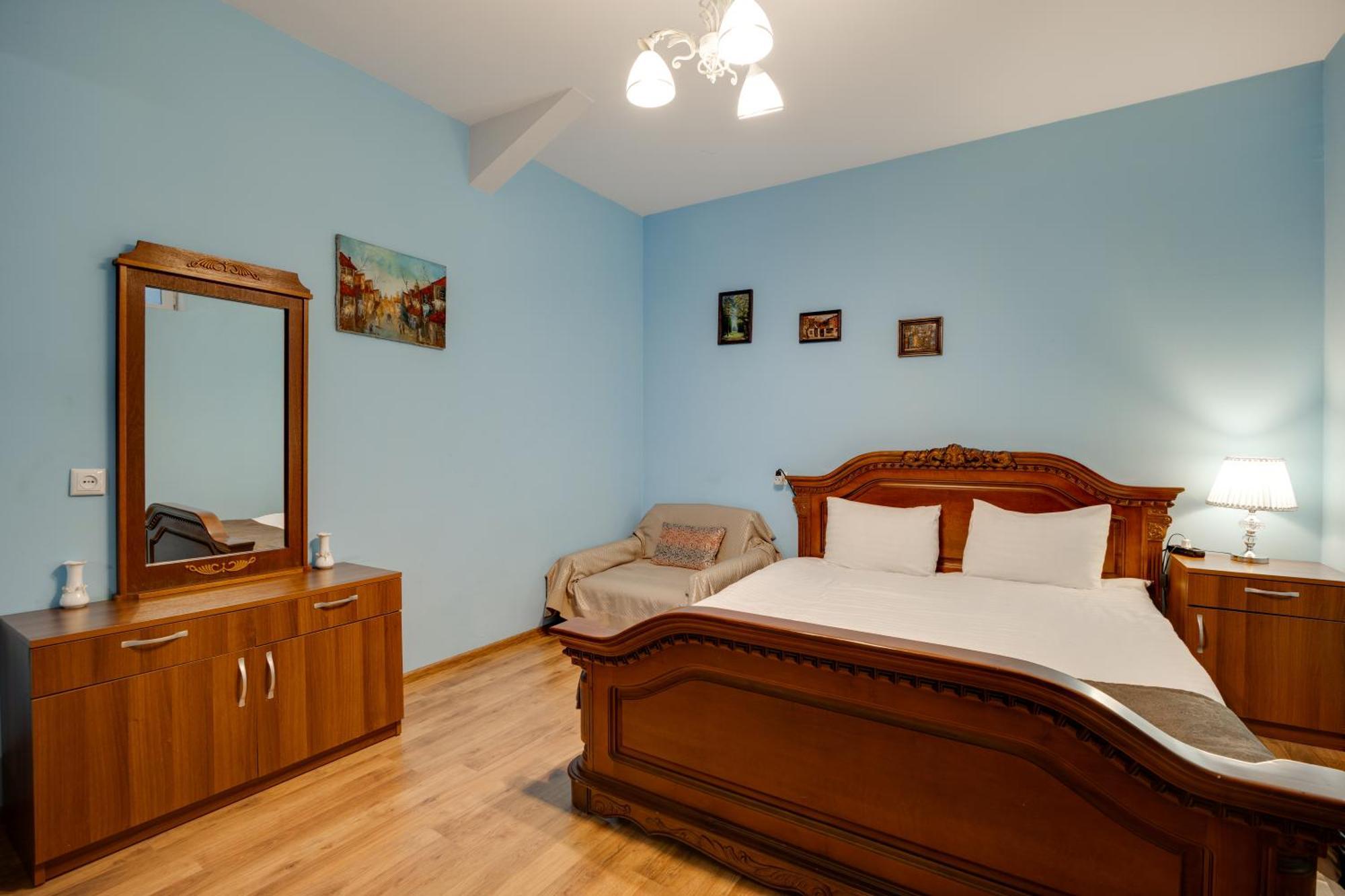 Rustaveli Two Bedroom Apartment With 5 Star Location Tbilisi Esterno foto